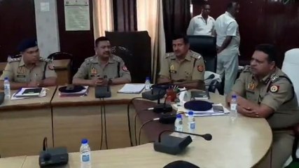 मैनपुरी: आईजी आगरा जोन ने अधीनस्थों के साथ की बैठक, देखें वीडियो