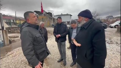 Ağababa'nın Dinlediği Depremzede: "Ben Dört Gün, Cenazelerin Başında Bekledim, Bir Savcı Gelmedi.