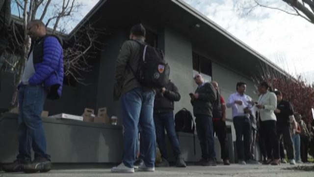 Crac Svb, i clienti radunati fuori dalla sede di Santa Clara