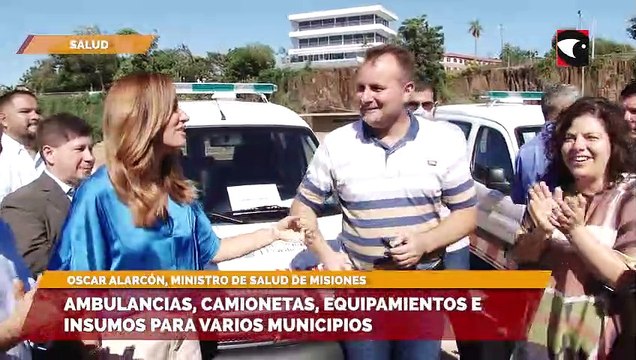 Ambulancias, camionetas, equipamientos e insumos para varios municipios