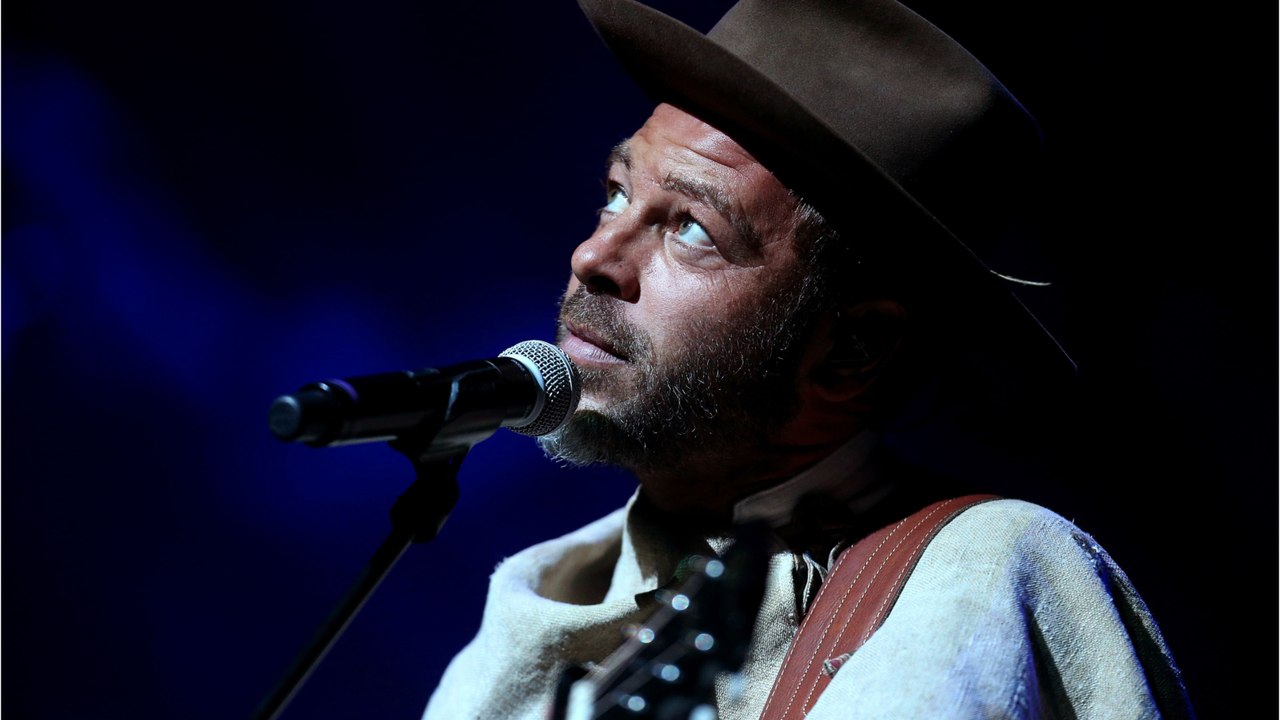 VOICI - Christophe Maé dévoile une rare photo de son fils Marcel, en couverture de son nouvel album