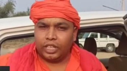 महायज्ञ में आएं और अतीक की तस्वीर पर जूते मारें, बजरंग दास मुनि की अपील