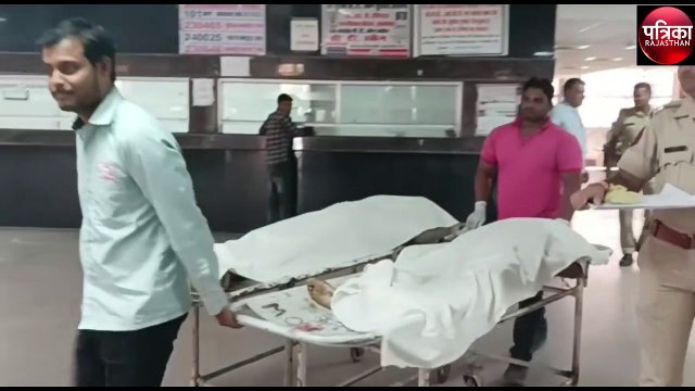 ट्रैक्टर ने तीन बाइक सवारों को कुचला