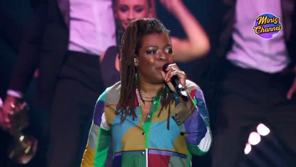 Princess Erika chante "Trop de bla bla"