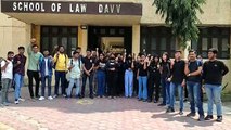 Video: लॉ कॉलेज के विद्यार्थियों ने काली पट्टी बांधकर किया अनोखा विरोध-प्रदर्शन