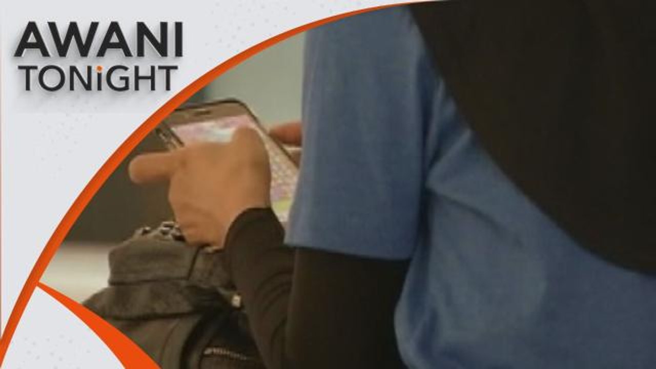 AWANI Tonight: Govt postpones 10% tax on low-value goods