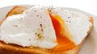 Pochierte Eier: So gelingen sie auf dem Herd, im Ofen und in der Mikrowelle