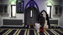 Imam Abdul Rasool Alwari at Raza Mosque, Preston, explaining Ramadan