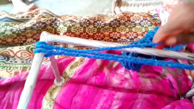 Kursia/ chairs or charpai/ cot peda pede ko bunnai ka tareeqa/how to weave chairs and cots(part 1)