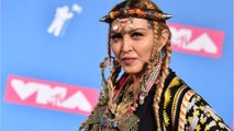 Voici - Madonna : la chanteuse pose avec un candidat de télé-réalité, les internautes n'en reviennent pas