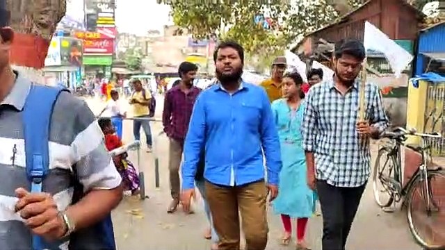 उच्च माध्यमिक परीक्षा : रेल सेवाओं को सामान्य करने की मांग को लेकर एसएफआई ने सौंपा ज्ञापन