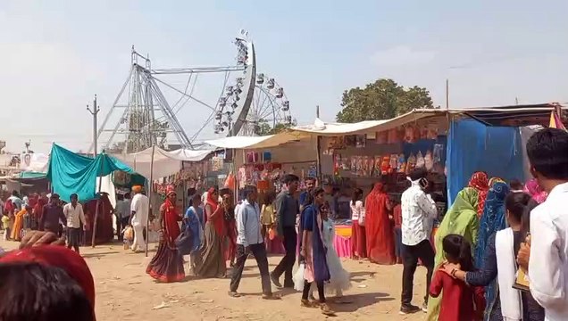 कनाना मेला में उमड़े श्रद्धालु, डांडिया पर थिरके नृतक