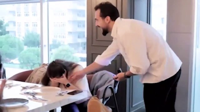 Masterchef Barbaros sevgilisine evlilik teklifi ettiği o anları paylaştı