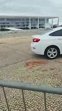 Secretário de Cultura e Economia Criativa lamenta pelo uso da calçada da Praça dos Três Poderes