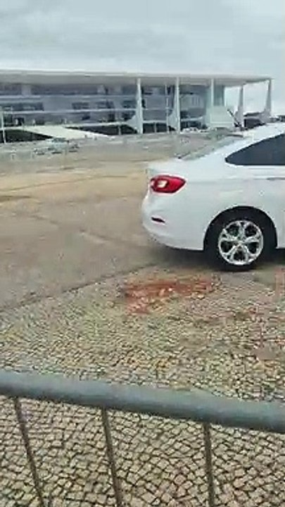 Secretário de Cultura e Economia Criativa  lamenta pelo uso da calçada da Praça dos Três Poderes