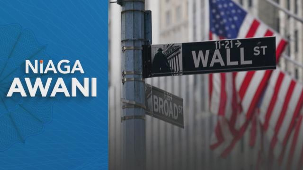 Wall Street ends green as inflation cools, bank jitters ebb