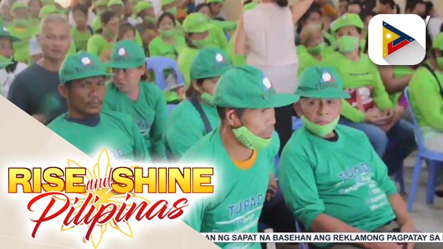 514 benepisyaryo ng TUPAD sa Mambajao, Camiguin, nakatanggap ng tulong pinansiyal mula sa DOLE