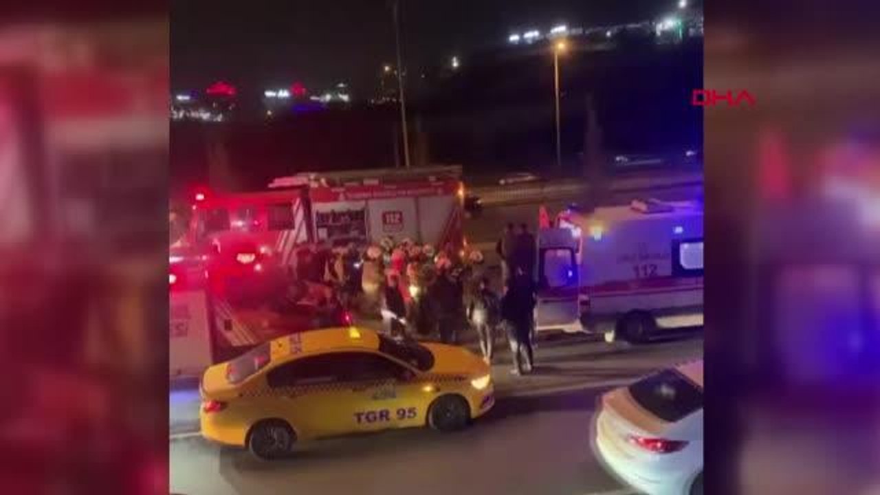 İSTANBUL-BAĞCILAR'DA 16 YAŞINDAKİ SÜRÜCÜNÜN KULLANDIĞI OTOMOBİL MİNİBÜSE ÇARPTI 1 ÖLÜ 2 YARALI