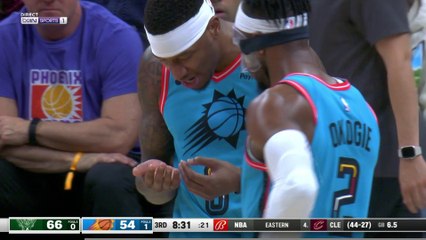 NBA : Giannis Antetokounmpo casse une dent à Torrey Craig !