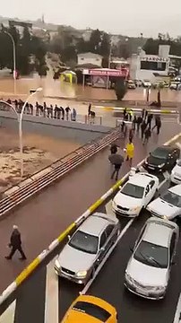 Depremin ardından şimdi de sel vurdu! Adıyaman'da bir konteyner suya kapıldı: 1 ölü, 4 kişi kayıp