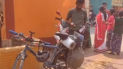 বীরভূমঃ সাইকেল চালিয়ে সতীপীঠ দর্শন যুবকের