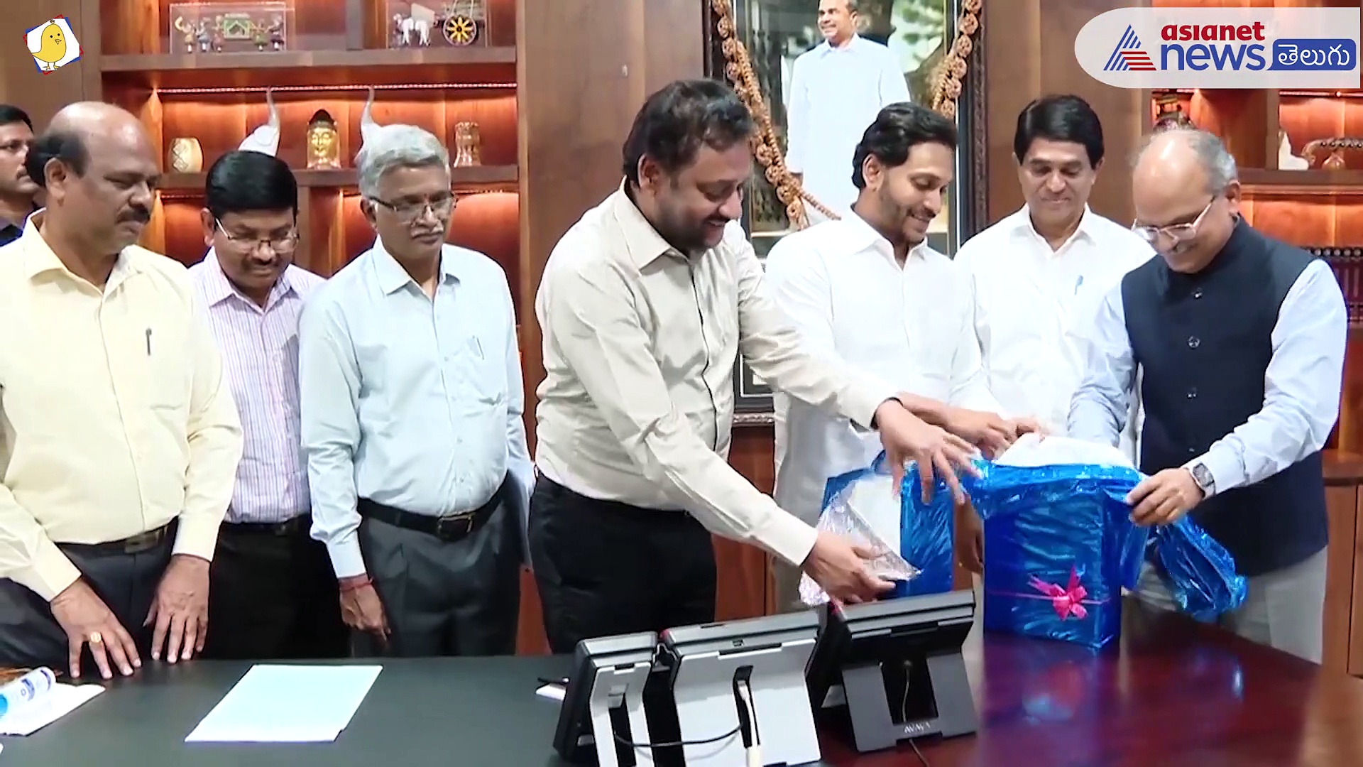 ఏపీ సామాజిక-ఆర్థిక సర్వే 2022-23 విడుదల చేసిన సీఎం జగన్... 