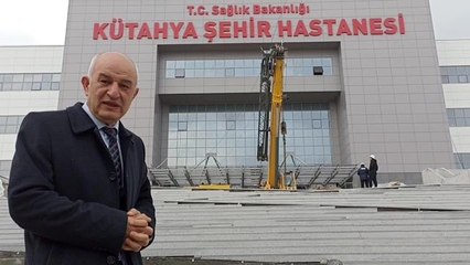 Ali Fazıl Kasap, Kütahya Şehir Hastanesi'nin Açılışının Bir Kez Daha Ertelenmesine Tepki Gösterdi: "2015'te Yapılacaktı.