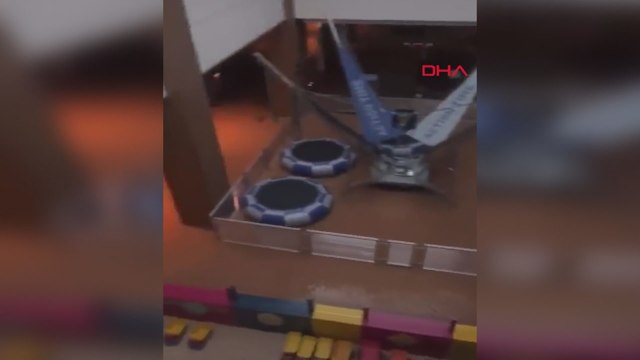 Şanlıurfa'da bir alışveriş merkezini böyle su bastı