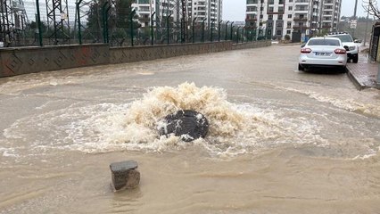 Télécharger la video: Adıyaman'da sel suları cadde ve sokakları göle çevirdi