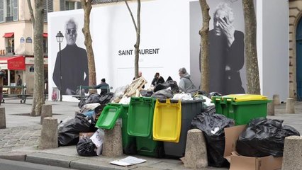 Paris'te Temizlik İşçilerinin Grevi Sürerken Sokaklarda Çöp Yığınları Oluştu