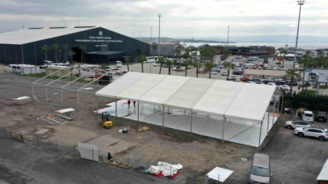 'İLK EVİM' PROJESİNDE KURALARIN ÇEKİLECEĞİ TUZLA'DA ÇADIRLAR KURULMAYA BAŞLANDI