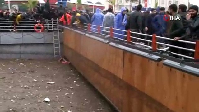 Selde alt geçitte mahsur kalanlar sudan böyle çıktı