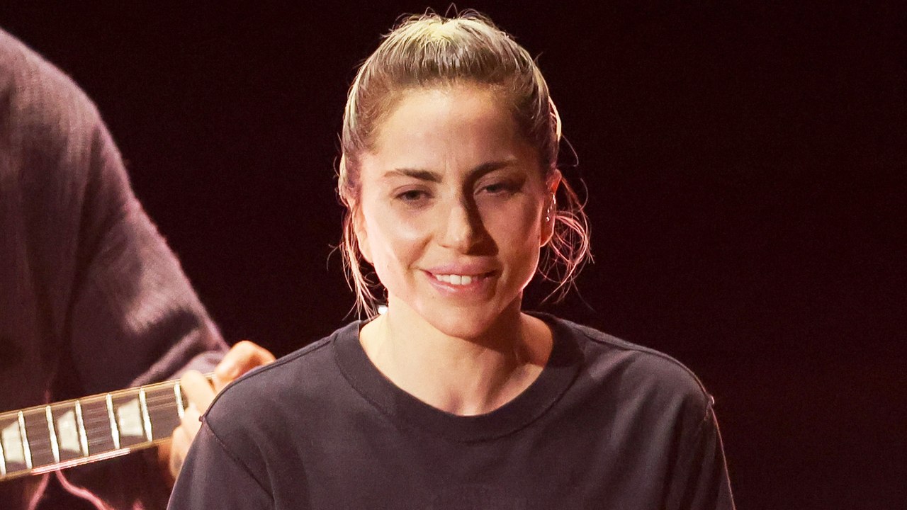 Bye Beauty-Standards! Lady Gaga performt ungeschminkt bei den Oscars