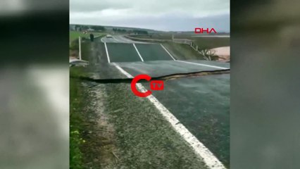 Hilvan'da sel kara yolunu yuttu