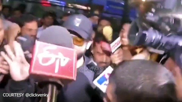 150323_NEWS_Jr NTR greeted with loud cheers by fans at airport