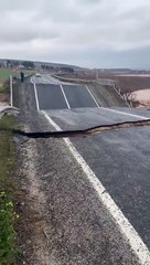 Şanlıurfa'da sel yolu yuttu