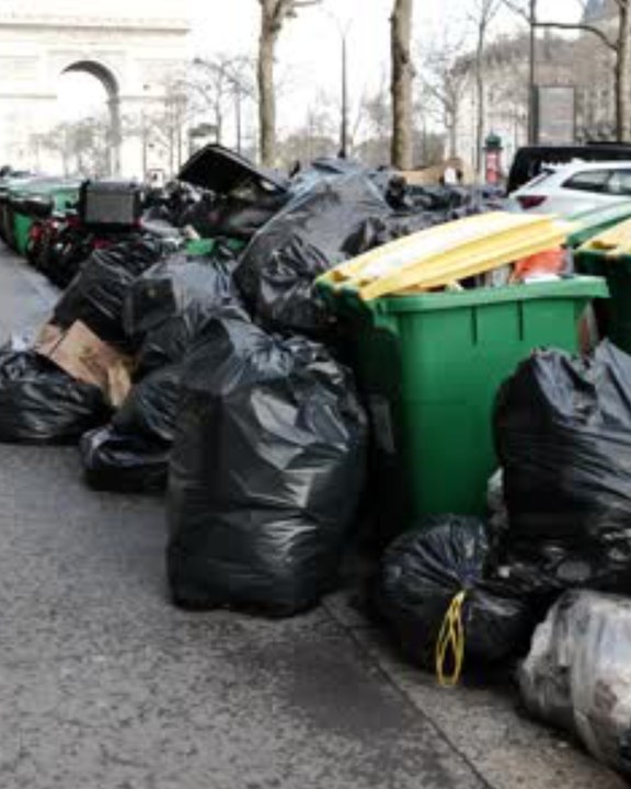 Paris : la grève des éboueurs