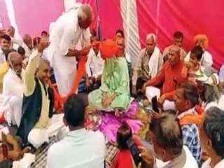 video: बेटी के सिर बांधी पिता की पगड़ी