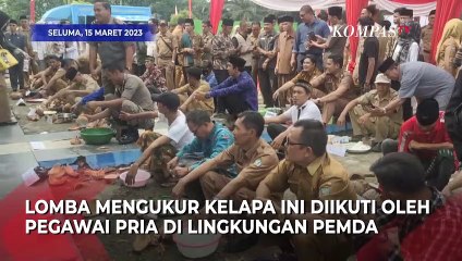 Begini Jadinya saat Bapak-bapak Ikut Lomba Memarut Kelapa