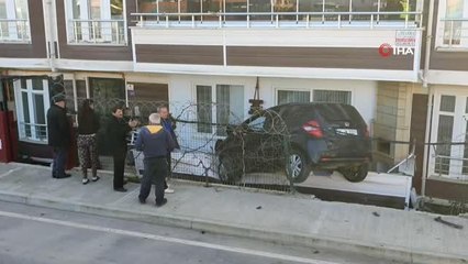 Silahla yaralandı, hastaneye giderken evin balkonuna ok gibi saplandı