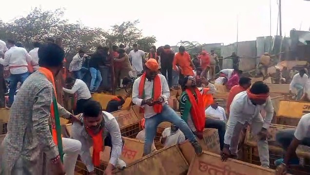 *हितग्राहियों एवं भाजपा कार्यकर्ताओं पर, टियर गैस एवं पानी की बौछारें