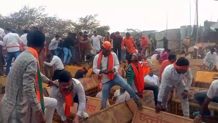 *हितग्राहियों एवं भाजपा कार्यकर्ताओं पर, टियर गैस एवं पानी की बौछारें