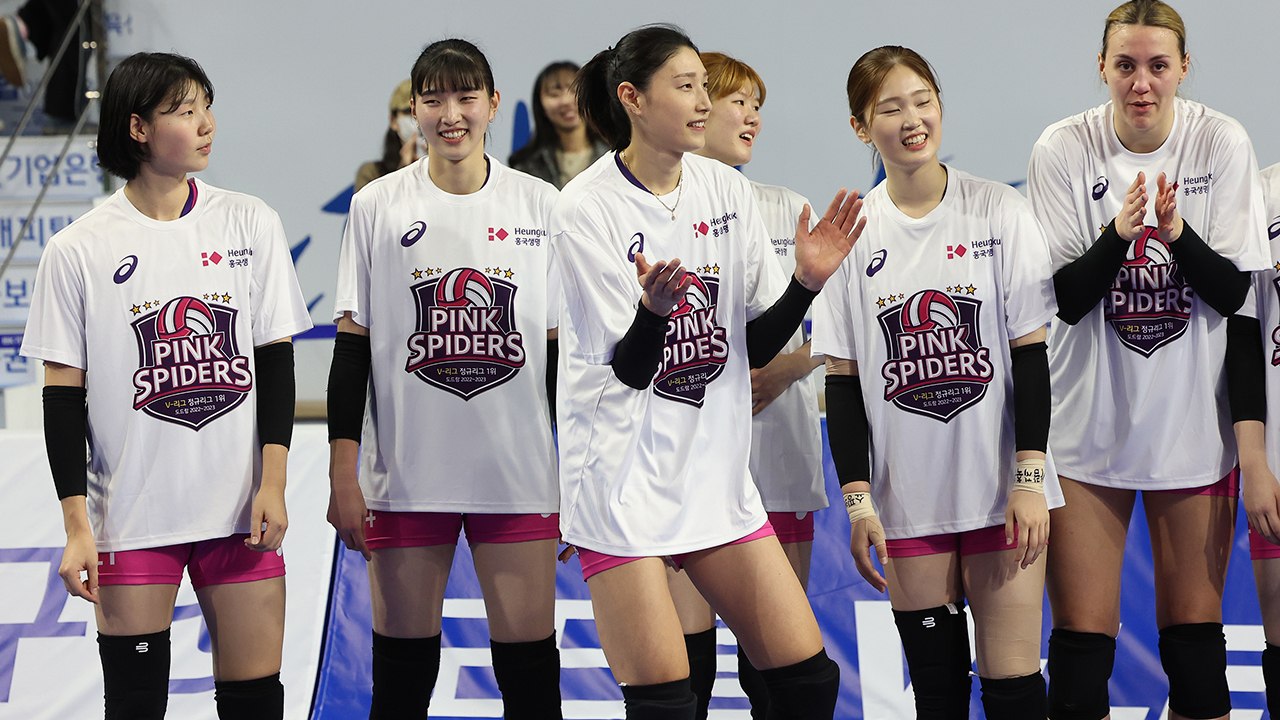 '김연경 23점' 흥국생명, 정규리그 1위 확정...챔피언결정전 직행 / YTN