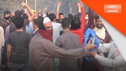 Pertempuran penyokong Imran Khan dan polis berlarutan