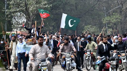 Pakistan: Khan supporters clash with police during attempts to prevent former prime minister’s arrest