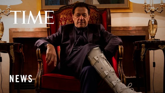 Pakistani Police Withdraw After Protesters Battle to Prevent Arrest of Former Prime Minister Imran Khan