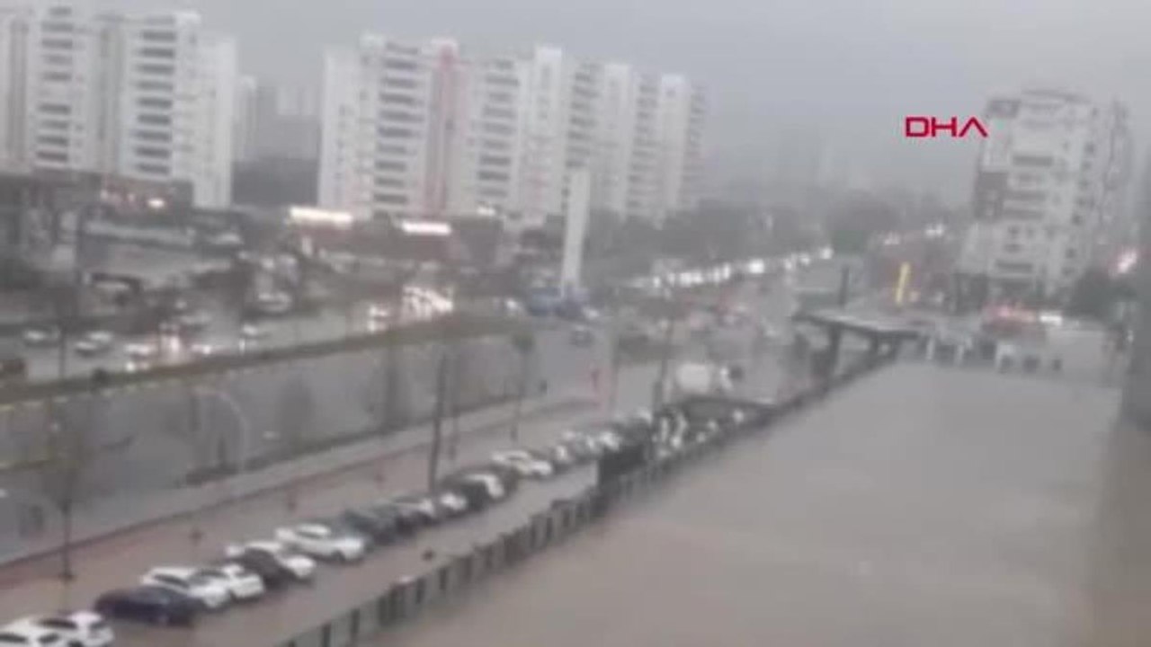 Diyarbakır'da yıldırım düşme anı kamerada
