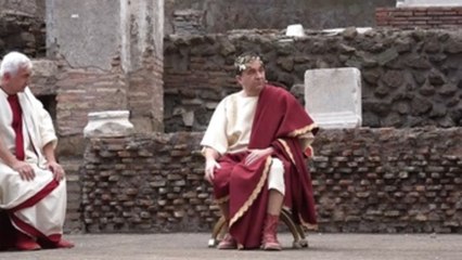 Julio César muere entre el tráfico romano por los Idus de Marzo