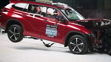 NEW Toyota Highlander CRASH TEST – Rear Passenger Protection Falls Short