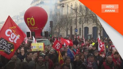 Demonstrasi bantah Rang Undang-Undang Pencen